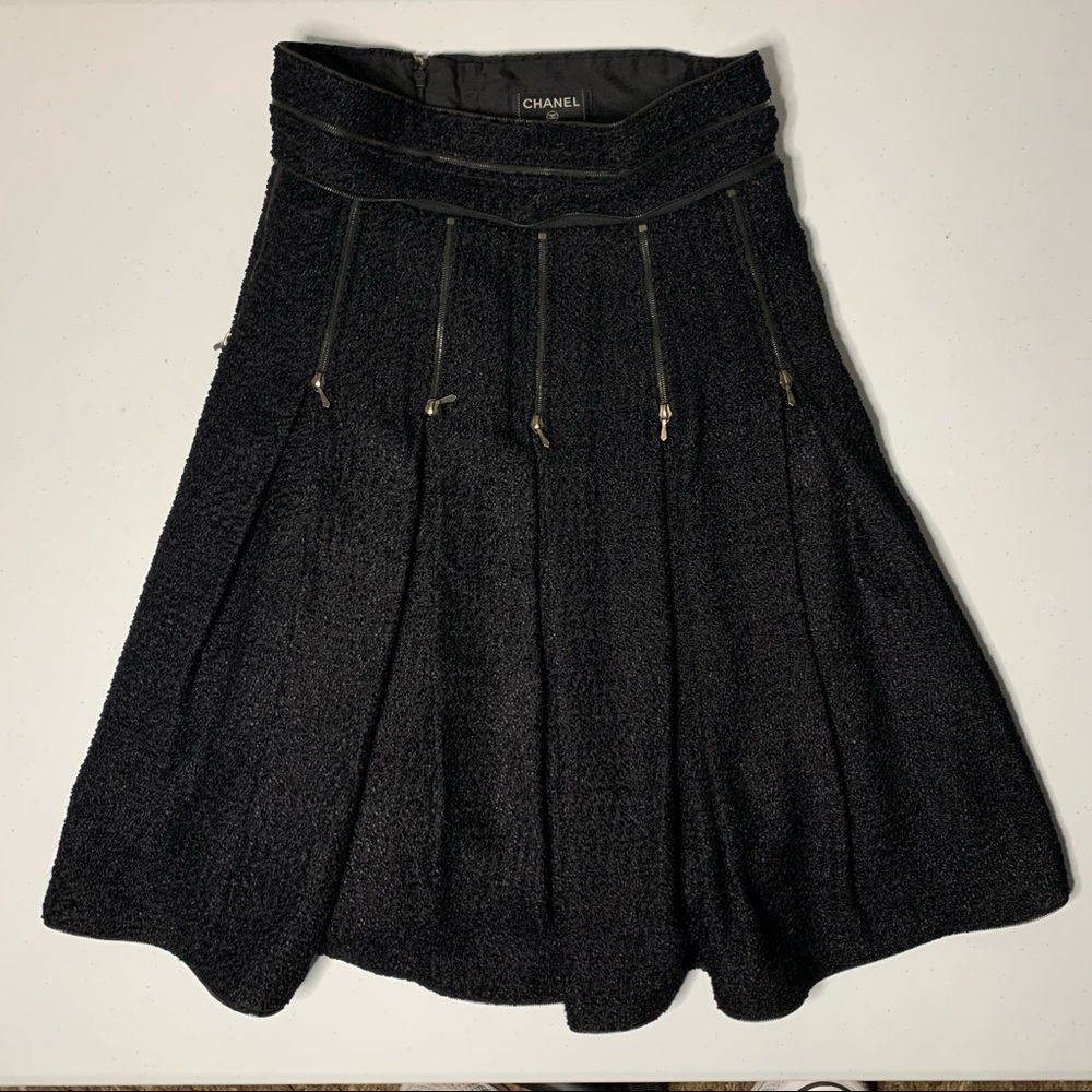 CHANEL Black Skirt With Zipper Decor